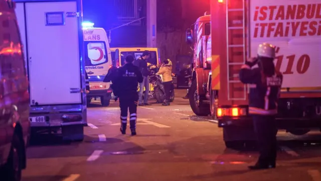 سيارات الاسعاف في موقع الحادث