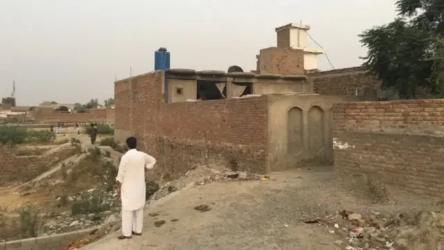 নওশেরা গ্রাম