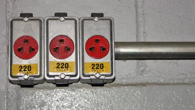 220 வோல்ட் மின்சக்தி