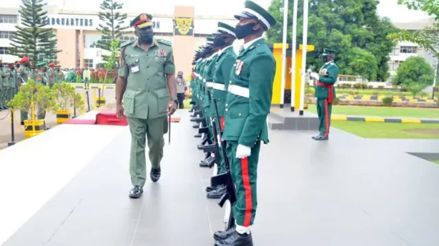 File foto of General Attahiru as e dey inspect guard