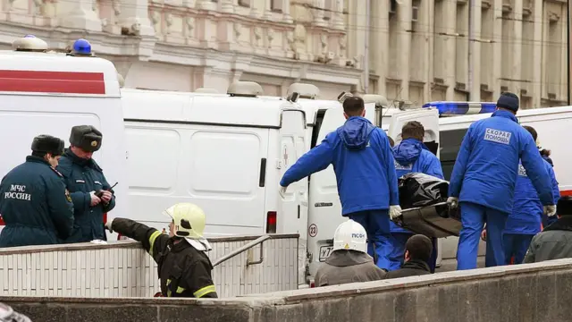 В результате взрывов 36 человек погибли на месте, еще пятеро скончались от ран