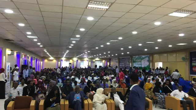 Dad kun kor u dhaafaya oo dhalinyaro u badan ayaa kasoo qaygalay carwada oo socota sanadkii 3aad