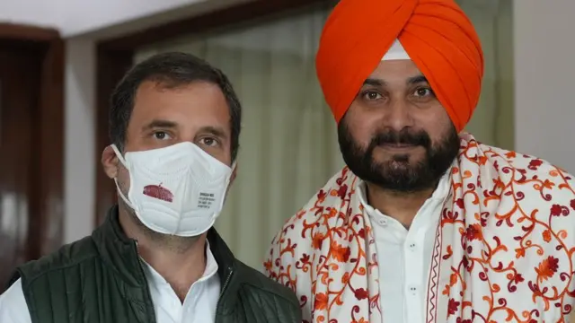 કોંગ્રેસ હાઈકમાન્ડે મુખ્ય મંત્રીના તરીકે દલીત ચહેરો ચરણજીત સિંહ ચન્નીને પંજાબના મુખ્ય મંત્રી બનાવીને સ્માર્ટ કાર્ડનો ખેલ રમ્યો હતો.