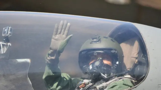 સુખોઈ પ્લેનમાં સંરક્ષણ પ્રધાન નિર્મલા સિતારમણ.