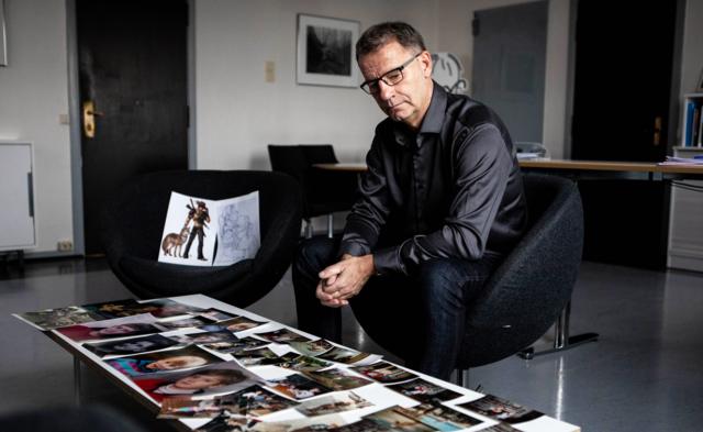Robert Steen con fotos de Mats