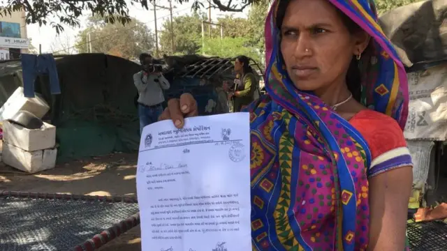 ઝૂંપડપટ્ટીમાં રહેતાં મહિલા