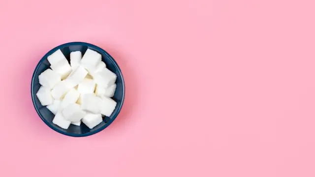 백설탕 혹은 자당(sucrose)는 포도당 분자와 과당 분자가 결합된 '이당류'다