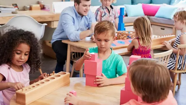 anak-anak belajar di kelas