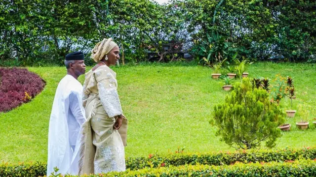 Igbakeji Aarẹ Yẹmi osinbajo pẹlu aya rẹ Dọlapọ