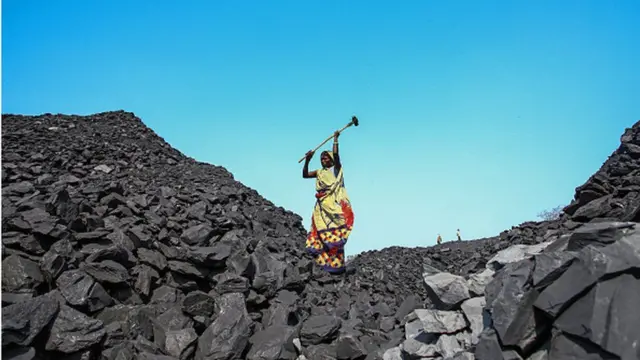 "இந்தியாவில் நிலக்கரி முற்றிலும் இல்லாமல் போகிறது என்றில்லை. நாம் அடிப்படையில் கையிருப்பு சிக்கலை எதிர்கொள்கிறோம்," என்கிறார் டோங்கியா