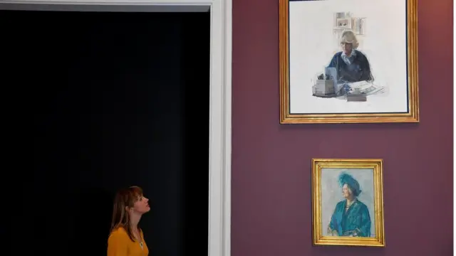 портреты королевы-матери и герцогини Корнуольской