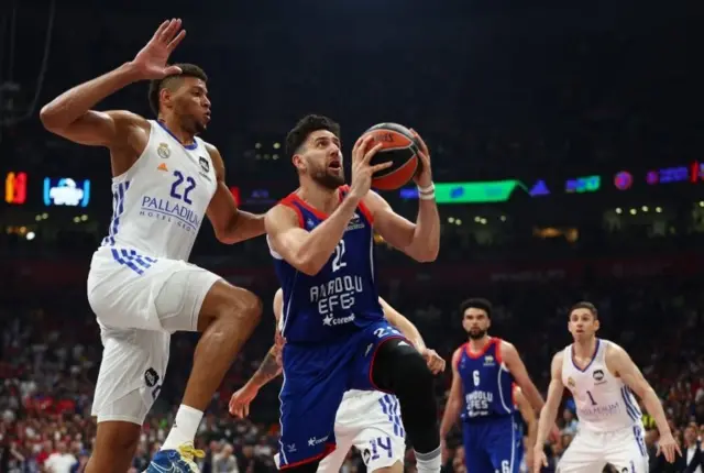 Walter Tavares ve Vasilije Micic