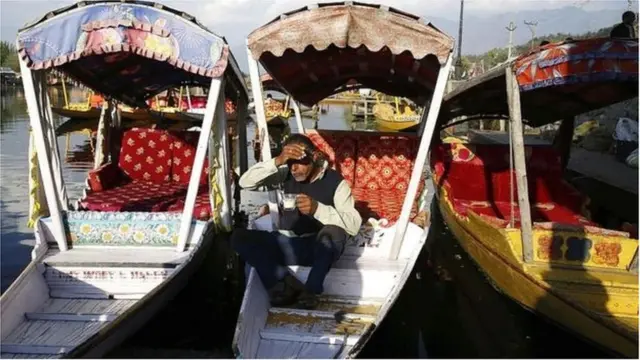 కశ్మీర్ పర్యటన