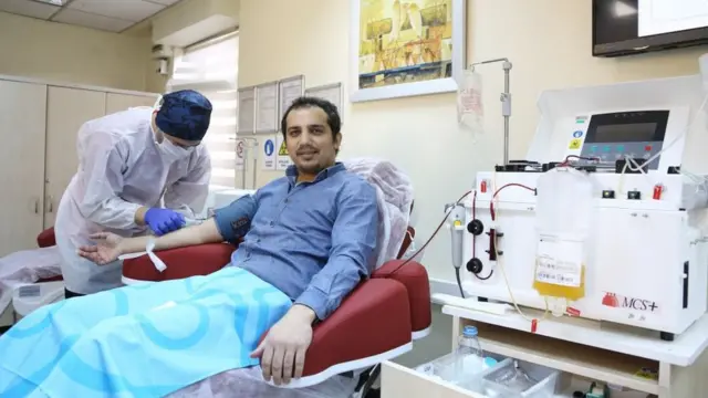 Doktor Kürşat Demir, 7 Nisan'da kan vererek Türkiye'deki ilk plazma bağışçısı oldu