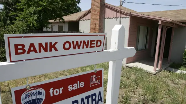 Casa con aviso de banco
