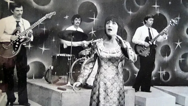 Махфират Хамрокулова вместе с ансамблем "Гулшан"