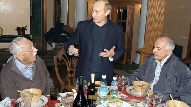 Владимир Путин, Сергей и Никита Михалковы за столом