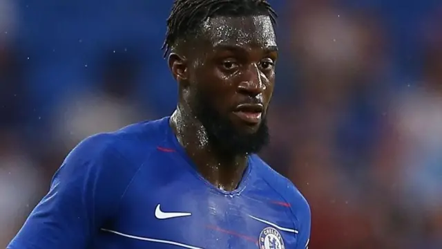 Kiungo wa kati wa Chelsea Tiemoue Bakayoko,24, ana hamu ya kutaka uhamisho wake wa mkopo katika klabu ya AC Milan kuwa wa kudumu. (Football London).