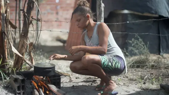 Jamile Carvalho cozinhandorollover galera betum fogão improvisado