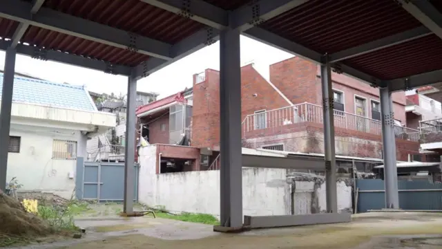 8개월째 공사 중단 중인 대구 북구 대현동 이슬람 사원 공사 현장에는 철제 구조물만 세워져 있다