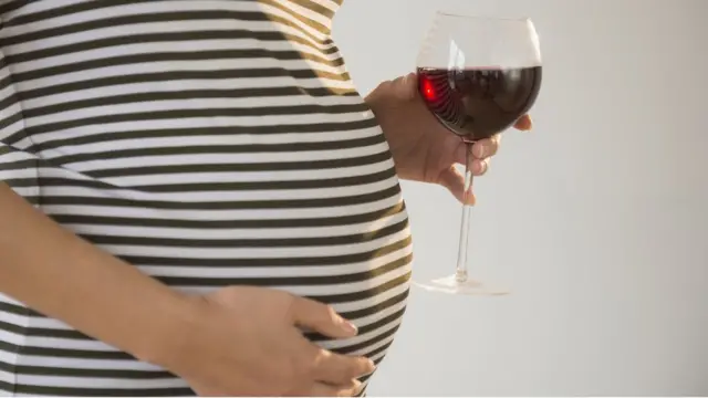 गरोदर महिला मद्यपान