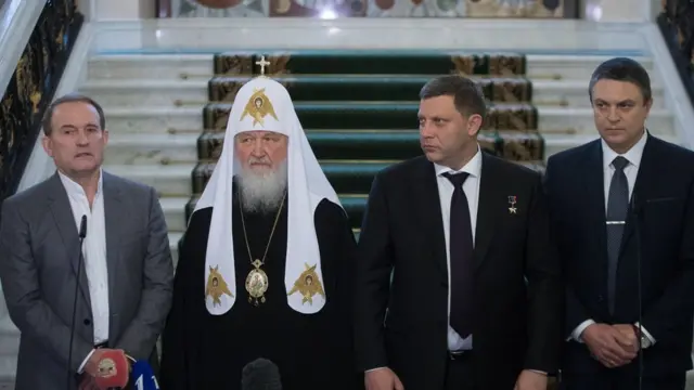 Медведчук (на фото слева) принимал участие во встрече лидеров ДНР и ЛНР с патриархом Кириллом