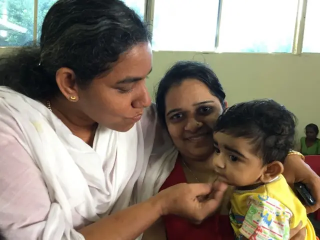 கேரளா வெள்ளம்: 'மக்களை காப்பாற்ற முடியவில்லையே!' -கதறி அழுத கிராம பஞ்சாயத்து தலைவி