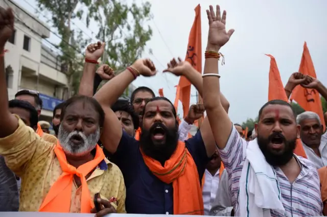 ভারতের বিভিন্ন শহরেই বিশ্ব হিন্দু পরিষদের ডাকে এ হত্যাকাণ্ডের প্রতিবাদে কর্মসূচি পালিত হচ্ছে