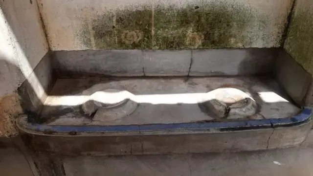 ਸਕੂਲ ਵਿੱਚ ਬਣੀਆਂ ਘੜ੍ਹੇ ਰੱਖਣ ਦੀਆਂ ਥਾਵਾਂ