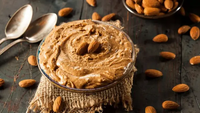 Puter od badema smatra se zdravijim od putera od kikirikija