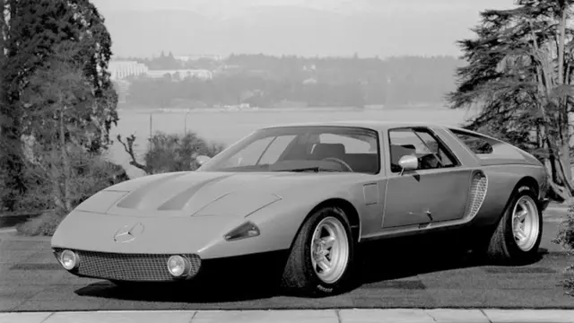 حداکثر سرعت مرسدس-بنز C111 سیصد کیلومتر در ساعت بود