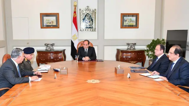 السيسي عقد اجتماعا مع اللجنة الأمنية المصغرة عقب وقوع الهجوم