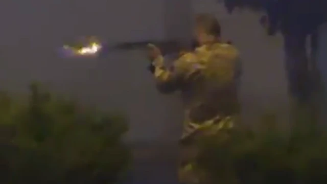 تصویری از تیراندازی به معترضان