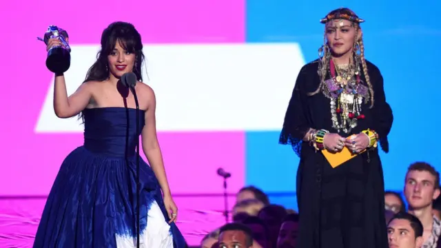 Camila Cabello ödülü Madonna'ya adadı