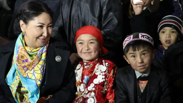 Кыргыз экспедициясын Ооганстанга баштап барып келген вице-премьер-министр Чолпон Султанбекова.