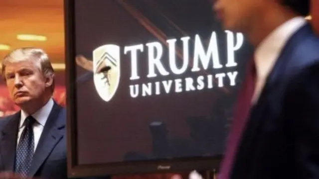 Ông Donald Trump tại buổi khai trương Đại học Trump năm 2005