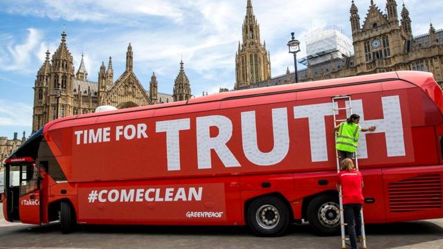Vote Leave, агитировавшую за выход Британии из ЕС, обвиняют в искажении официальной статистики