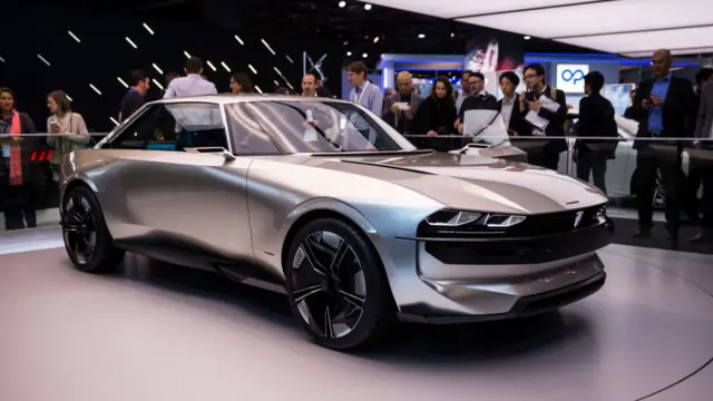 Xe Peugeot E-Legend dạng concept được trưng bày cũng tại Paris Motor Show ở Parc des Expositions, Porte de Versailles hôm 02/10/2018.