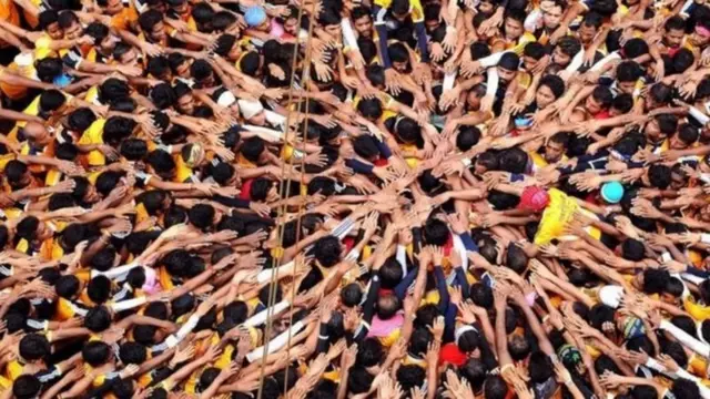 కొత్త జనాభా పాలసీ ప్రకారం 2030 నాటికి సంతానోత్పత్తి రేటును 2.0 కన్నా తక్కువగా ఉండేలా చూడాలన్నది ఉత్తర్ ప్రదేశ్ ప్రభుత్వం లక్ష్యం.