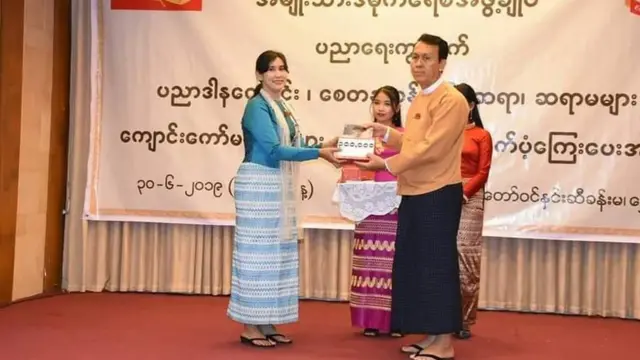 NLD ပညာရေးကွန်ရက် အခမ်းနားတစ်ခုမှာတွေ့ရတဲ့ ဦးဖြိုးမင်းသိန်း