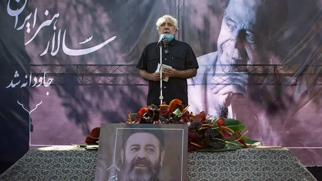 مراسم خاکسپاری محمد علی کشاورز