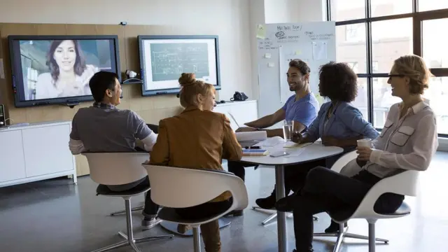 Видеоконференции приобретают все большую популярность, и презентационные навыки теперь нужны даже тем, кто работает удаленно