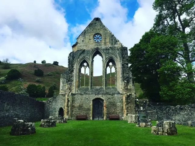 Руины аббатства