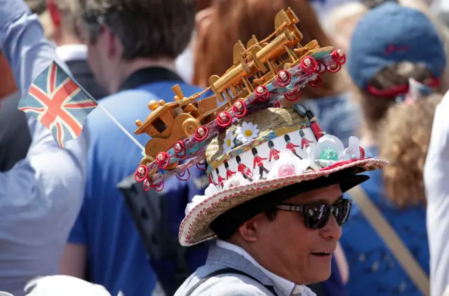 парад королева день народження