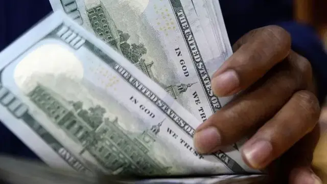 ਪਿਛਲੇ ਕੁਝ ਸਮੇਂ ਤੋਂ ਇਹ ਵਾਰ-ਵਾਰ ਸੁਣਨ ਨੂੰ ਮਿਲ ਰਿਹਾ ਹੈ ਕਿ ਡਾਲਰ ਦੇ ਮੁਕਾਬਲੇ ਰੁਪਇਆ ਹੋਰ ਵੀ ਕਮਜ਼ੋਰ ਹੋ ਗਿਆ ਹੈ।