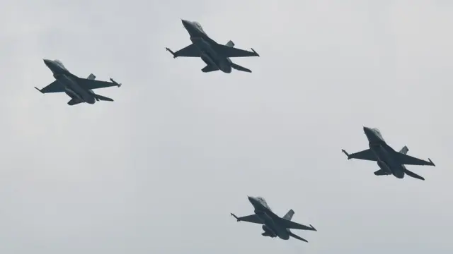 Pesawat F-16