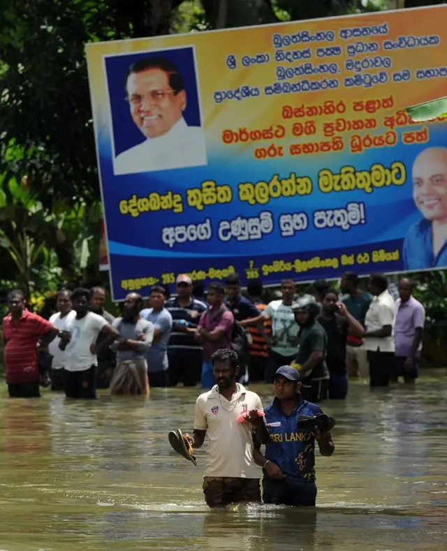 கேகாலை மாவட்டத்தில் 2 பேர் காணாமல் போயுள்ளனர்.