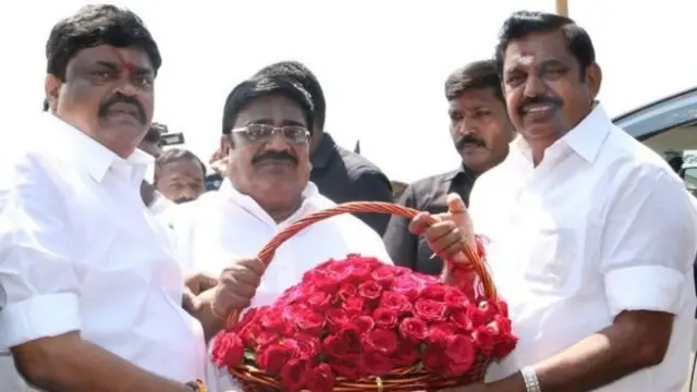 ராஜேந்திர பாலாஜி (இடது) முதல்வர் எடப்பாடி பழனிசாமி