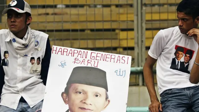 Poster Amien Rais dalam pencalonan sebagai presiden pada Juni 2004.