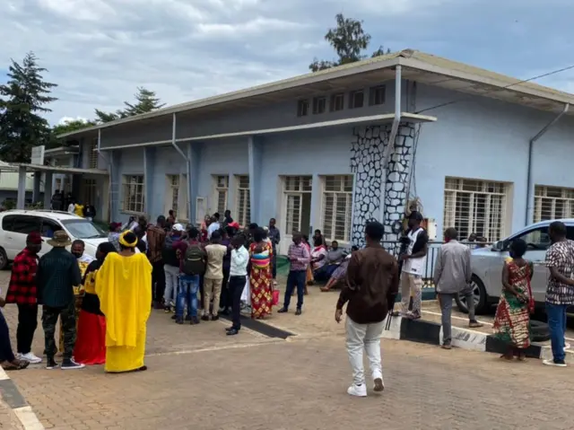 Ku rukiko hari abantu benshi baje kumva umwanzuro w'urukiko ku gufunga cyangwa gufungura Ndimbati by'agateganyo